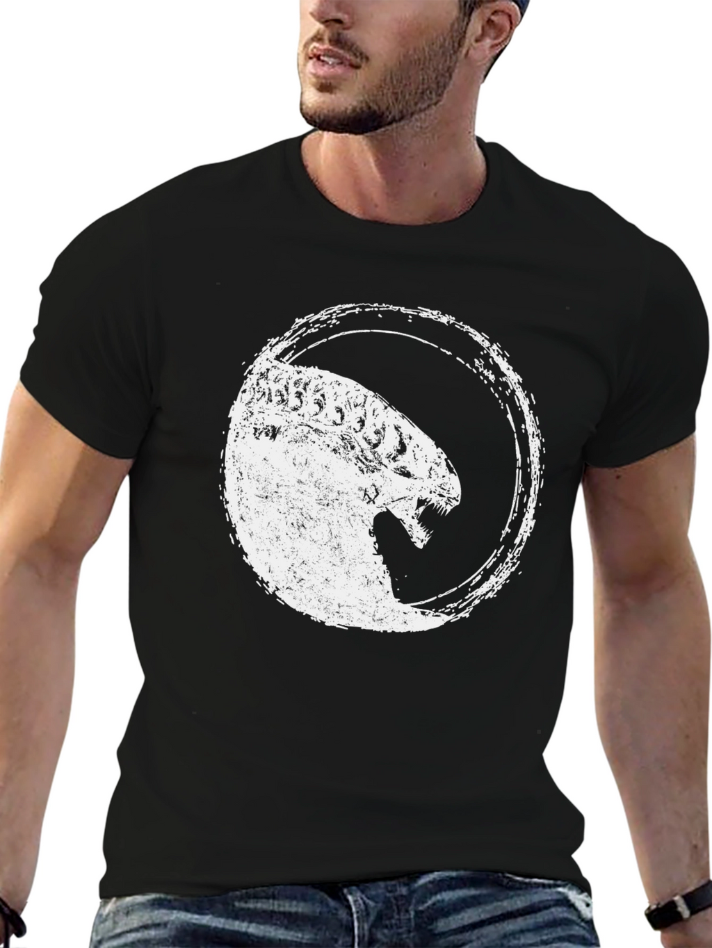 Alien Xenomorph Distressed Graphic T-Shirt